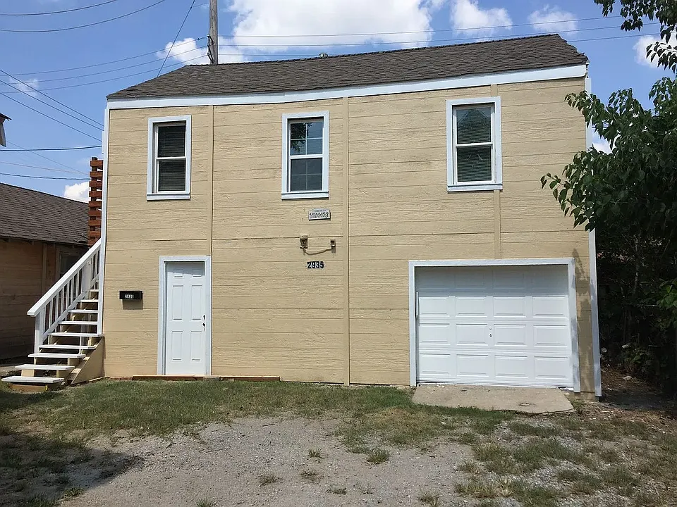 2935 NW 21st St