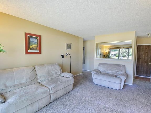 5th image of 1102 Hillcrest Dr #1