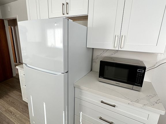 2nd image of 235 Waverley St APT 3