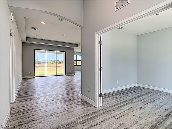 3rd image of 606 Lincoln Blvd