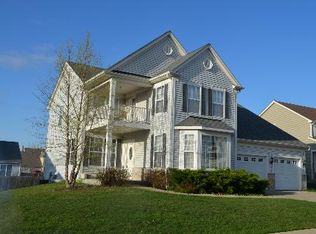 1942 W Greenleaf Dr, Round Lake, IL 60073