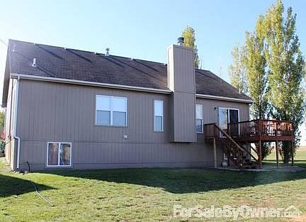 Back veiw of house
						:
						Lots of space to run and play.