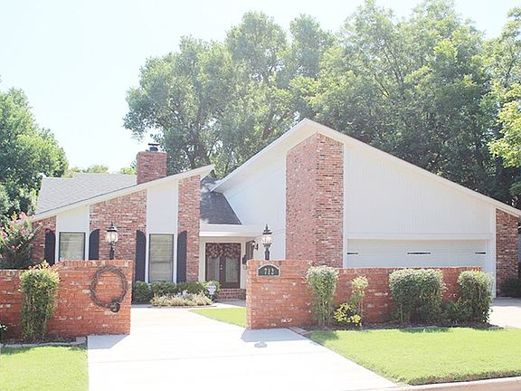 3rd image of 712 NW Heinzwood Cir