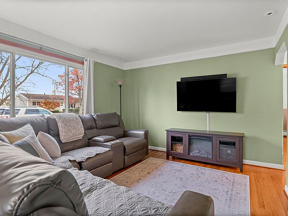 3rd image of 21814 Purdue Ave