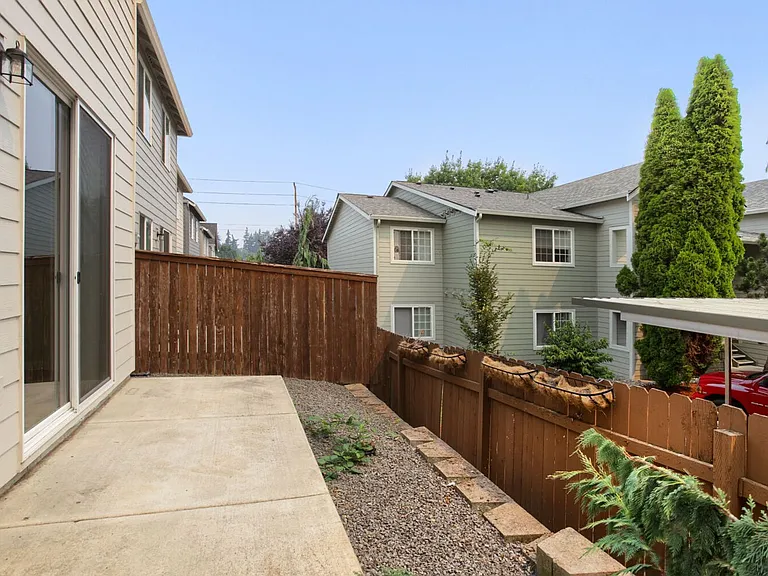 Lincoln Townhomes — Photo 22