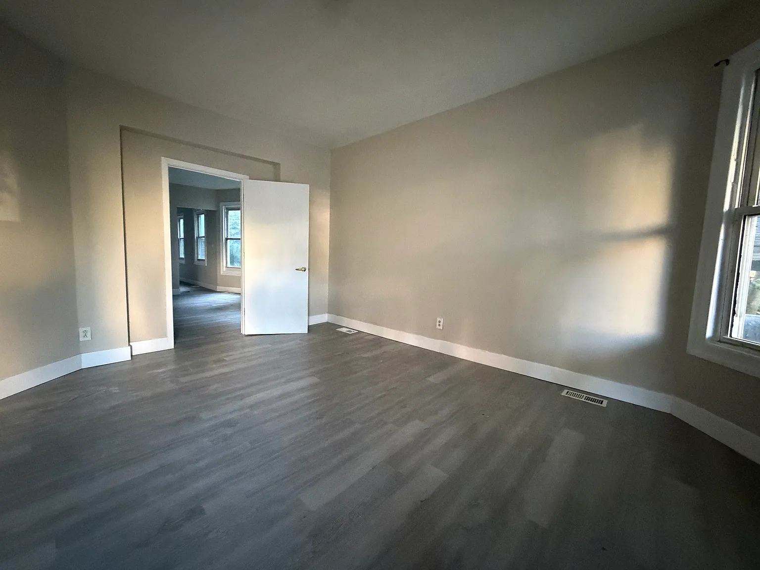 4 bed, 1100 sqft, $1,845 — Photo 3