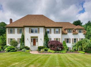 7 Clayton St, Medfield, MA 02052