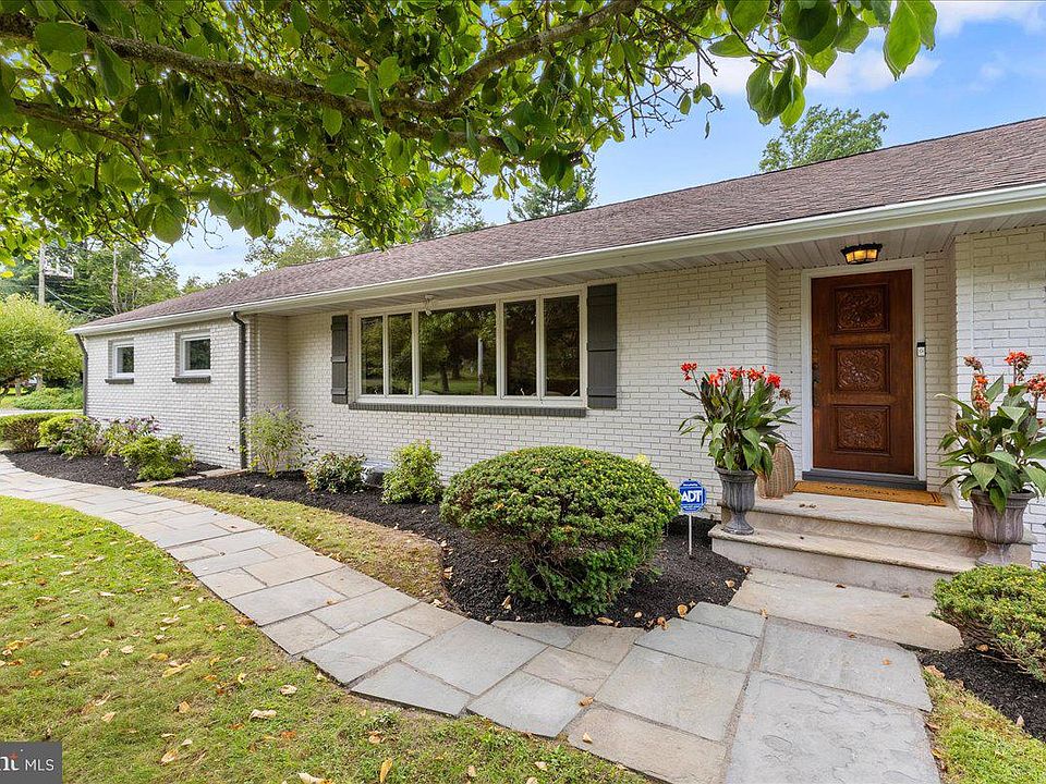 1st image of 562 Prospect Ave