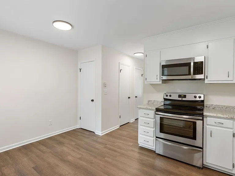 270 Fleming Rd #B — Photo 7