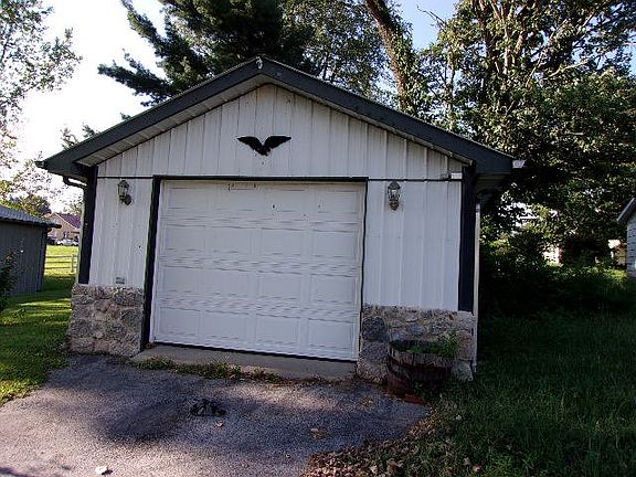 Detached Garage