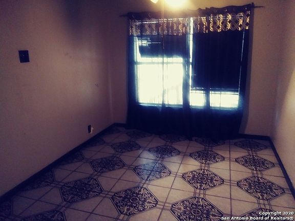 4th image of 118 Mascasa St