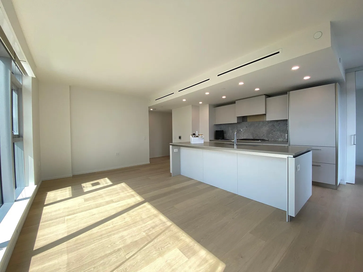 2 bed, 884 sqft, $4,200 — Photo 4