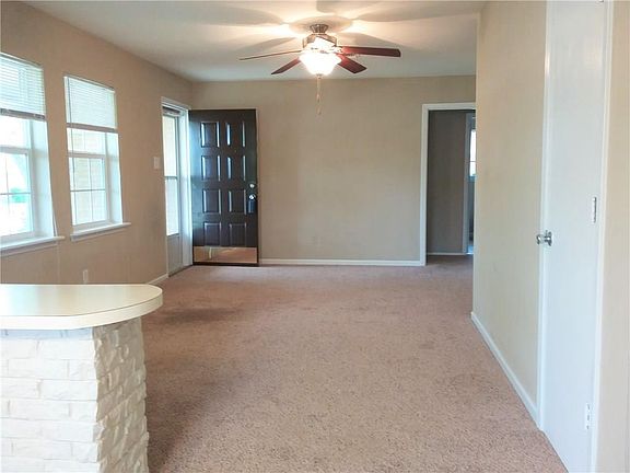 3rd image of 804 Perry Dr
