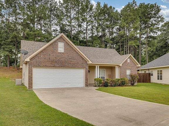 2nd image of 113 Arbor Cove Cir