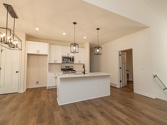 3rd image of 8538 Oak Park Cir