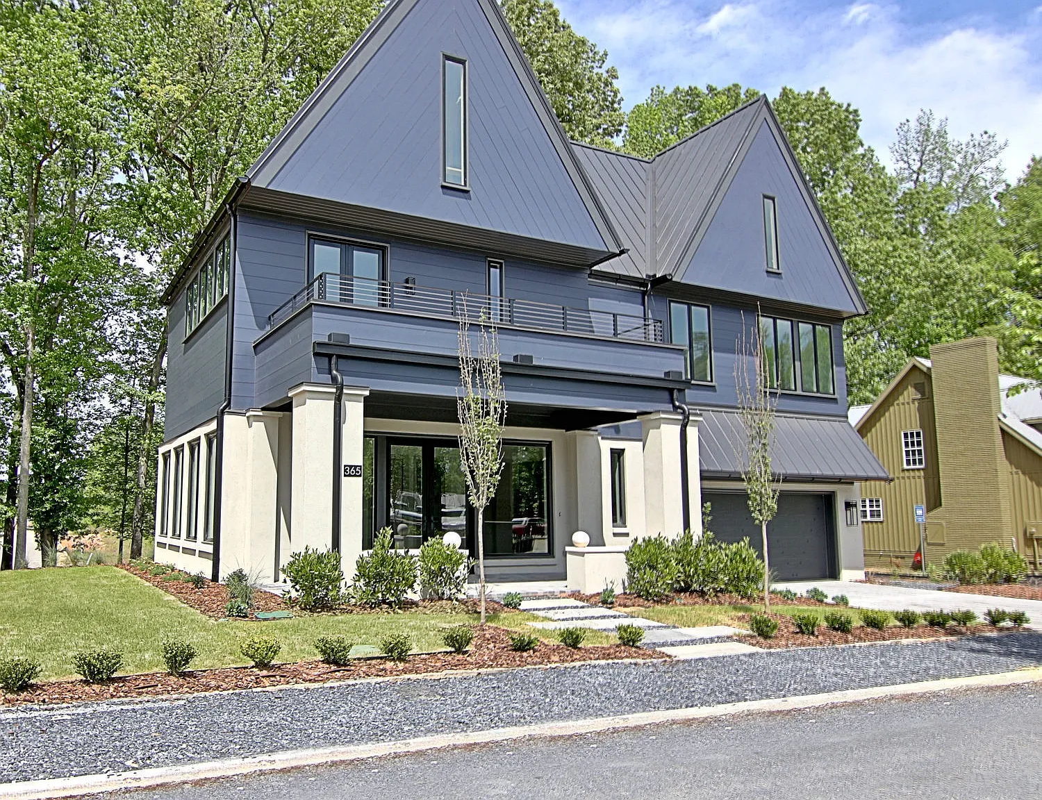 3 bed, 2.5 bath, 1825 sqft, $5,200 — Photo 1