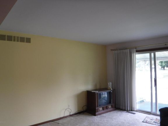 4th image of 5901 Leisure South Dr SE