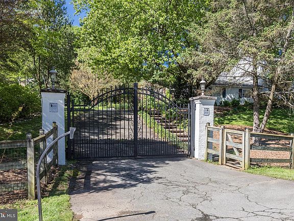 3rd image of 3004 Leefield Dr