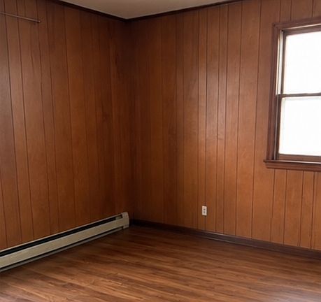 5th image of 39 E Main St APT 2