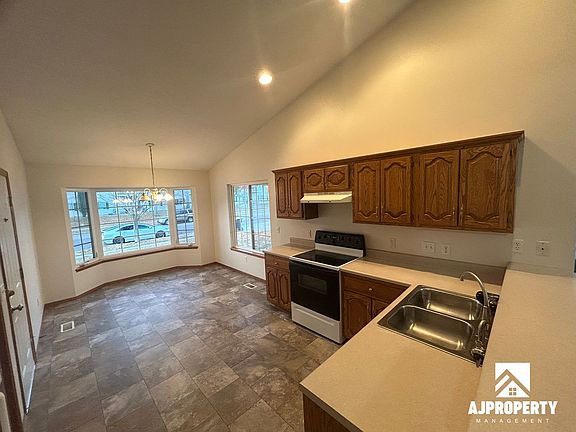 3rd image of 1400 E Northstar Ln