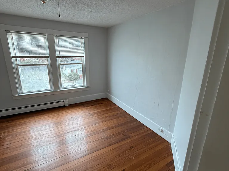 212 Waldo St — Photo 4