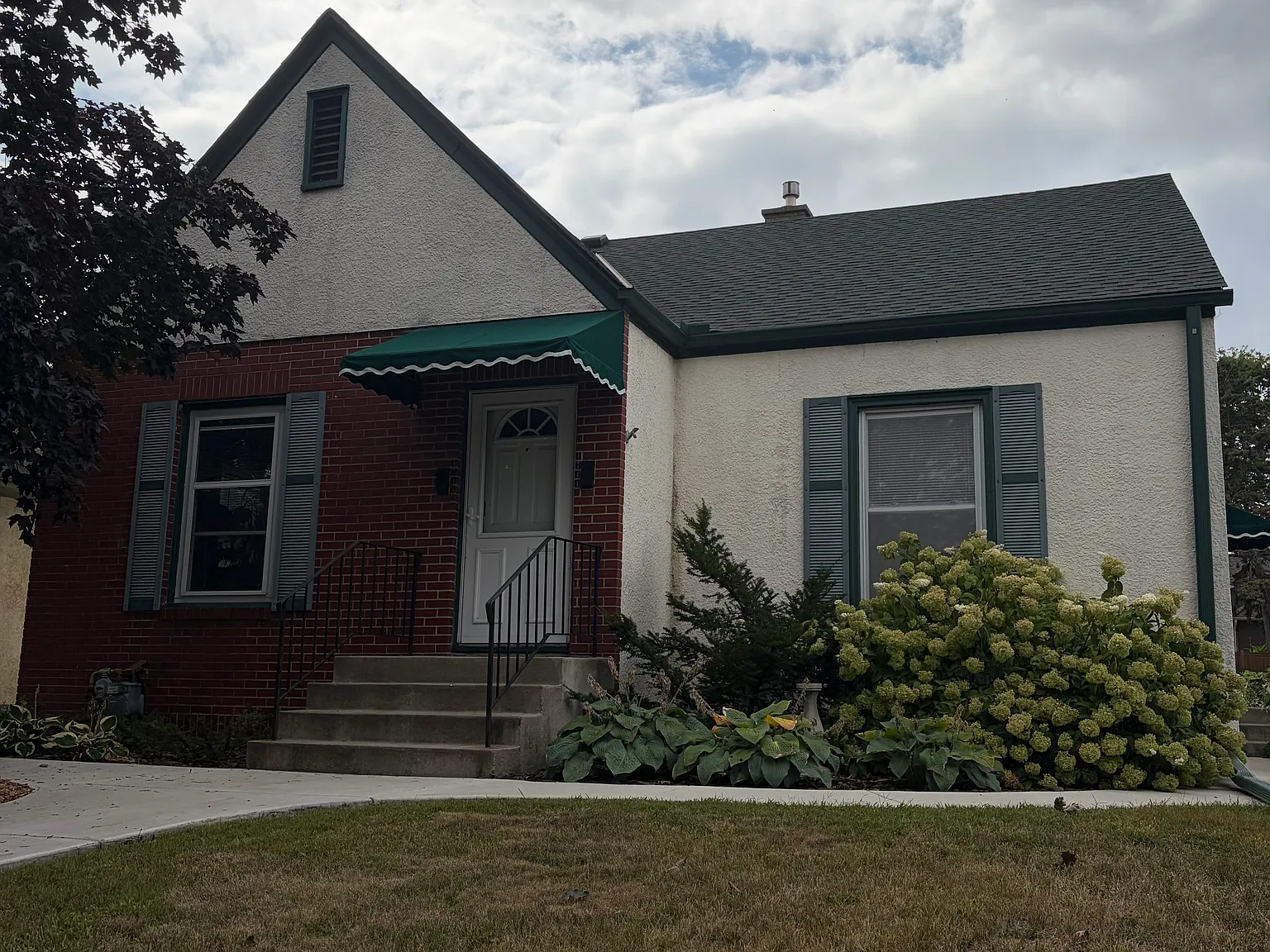 2 bed, 884 sqft, $1,850 — Photo 1