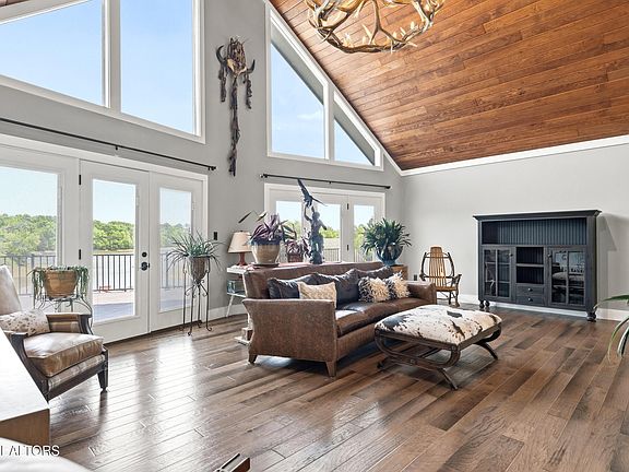 14th image of 401 Gholdston Dr