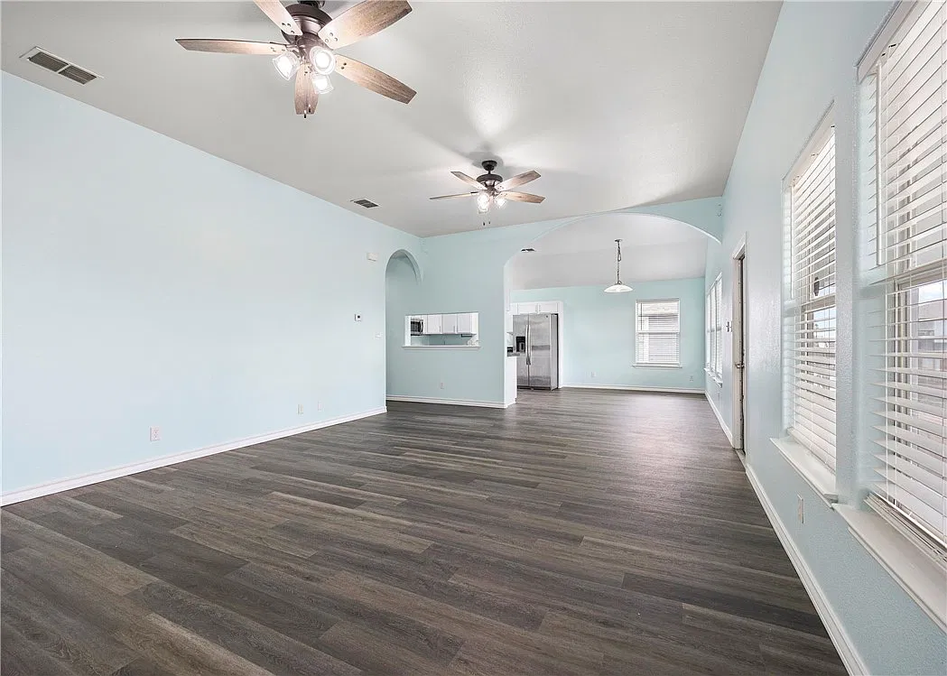 3 bed, 2.0 bath, 1584 sqft, $2,500 — Photo 4