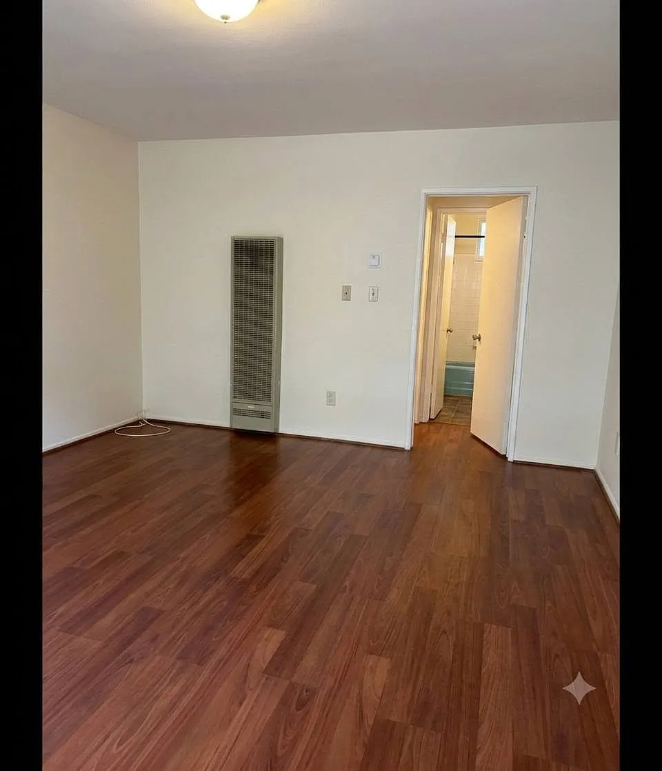 529 S Madison Avenue — Photo 3
