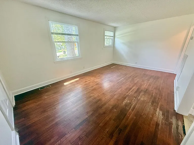 902 Gibson Dr — Photo 14