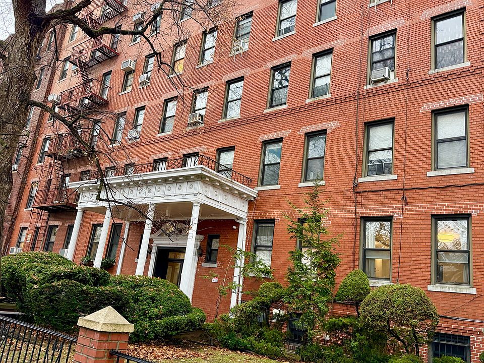 1st image of 240 Ocean Pkwy APT 6G