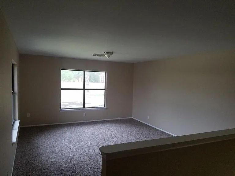 7902 Oval Mdws — Photo 9