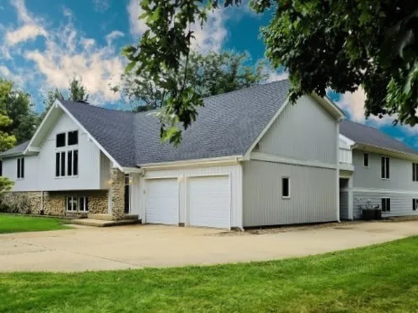 7N140 Nancy Ln, St Charles, IL 60175