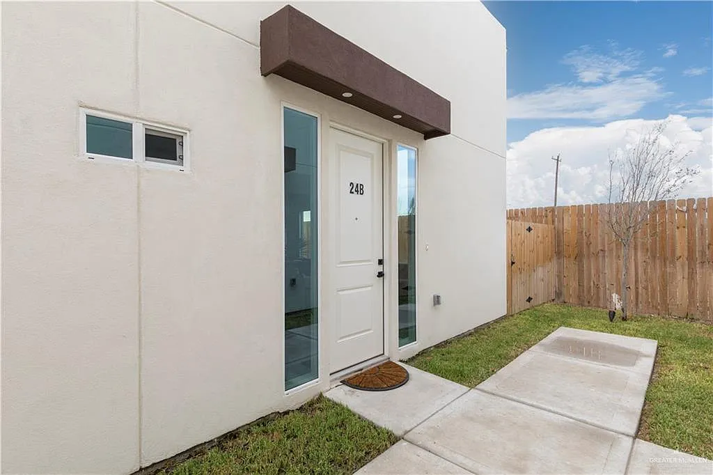 2 bed, 2.0 bath, 1021 sqft, $1,400 — Photo 2