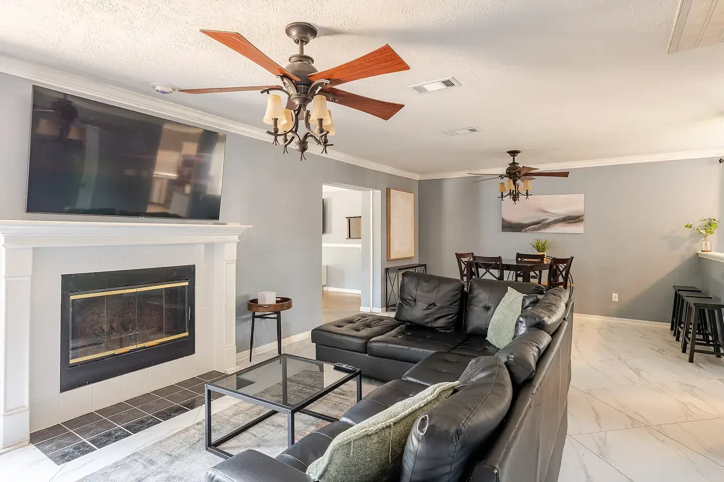 4 bed, $5,500 — Photo 1