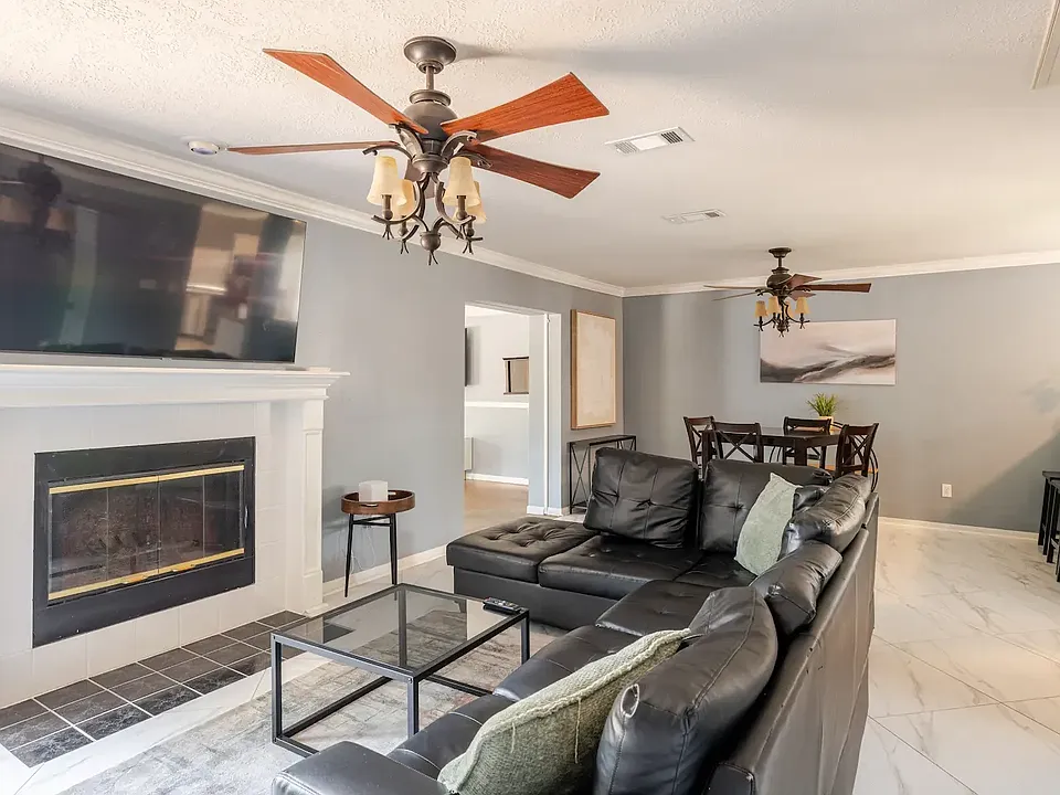 Summit Pines Dr