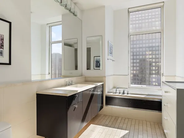 207 East 57th Street image 5 of 7