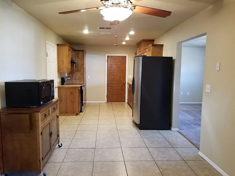 913 W Yucca Ave — Photo 5