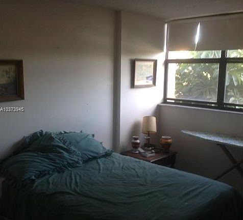 5th image of 900 NE 195th St APT 213