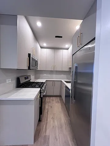 2 bed, 850 sqft, $1,750 — Photo 3