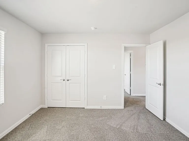 516 Ezra Ln — Photo 18