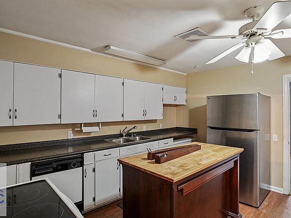 5th image of 411 Ivy St