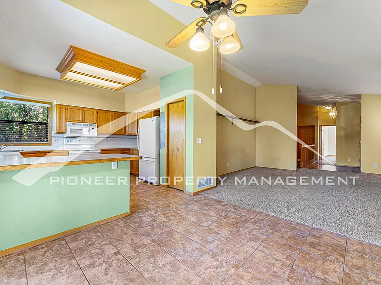 2924 Troxell Ave — Photo 9