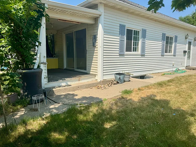 702 W Avenue A — Photo 5