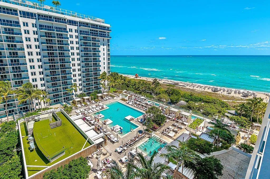 Roney Palace Condo — Photo 4