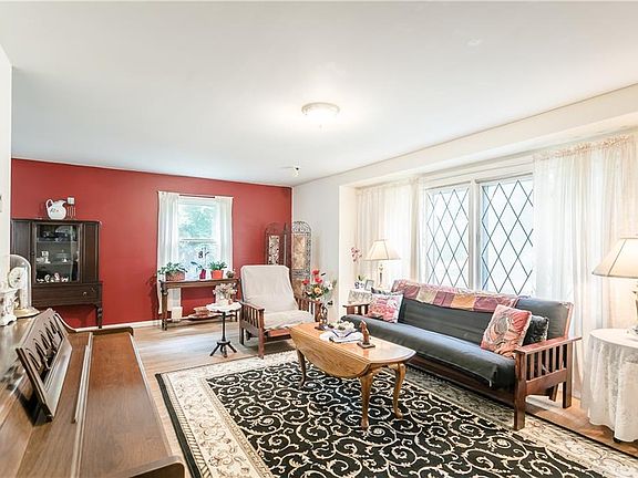 5th image of 9 Parkmeadow Dr