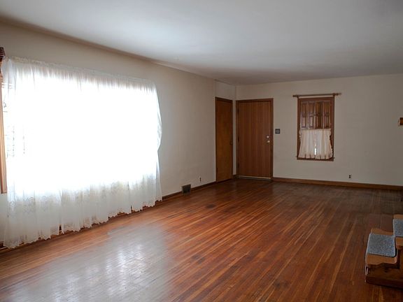 4th image of 110 Sunset Dr