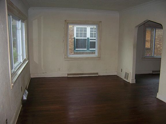 2nd image of 2526 Prast Blvd