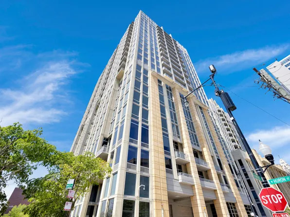 700 N Larrabee St APT 1811, Chicago, IL 60654