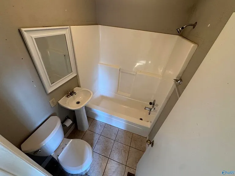 120 Ackers St SW — Photo 5